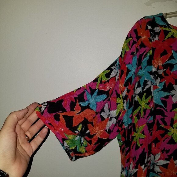 Vicki Wayne Floral Blouse 100% Rayon - Picture 4 of 11